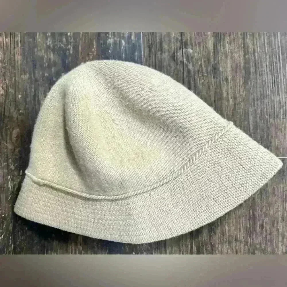 Banana Republic Men’s Beige Knit Beanie Size M‎ L